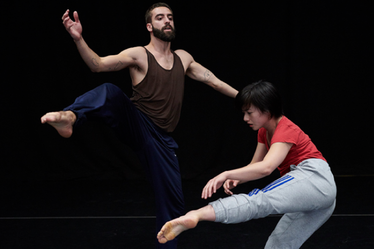 Practice avec les danseurs du CCNR/Yuval Pick ©Sébastien Erôme