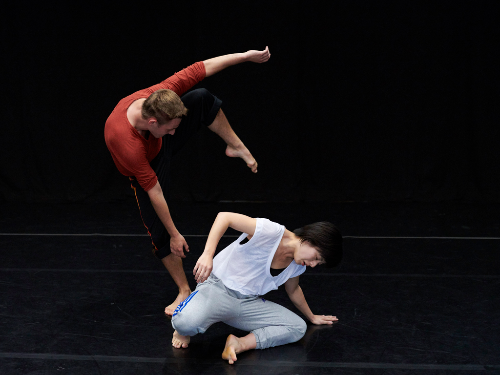 ® Practice, Yuval Pick, au studio de la Velette / CCNR, 2018 © Sébastien Erôme